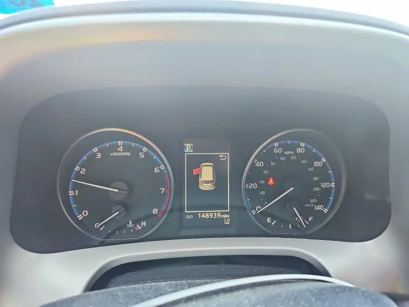 2017 TOYOTA RAV4 XLE  