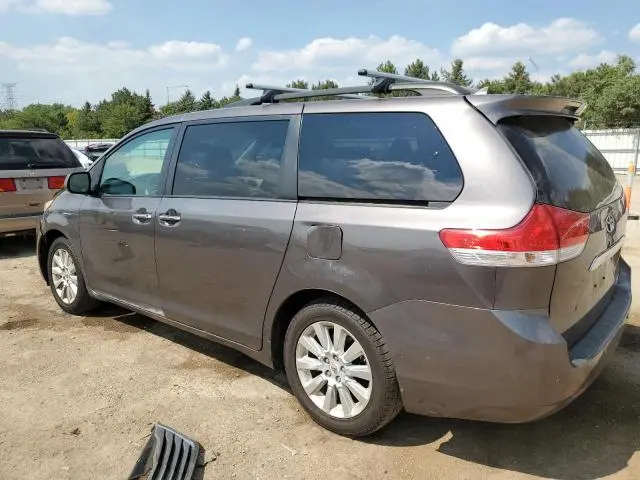 2012 TOYOTA SIENNA XLE  
