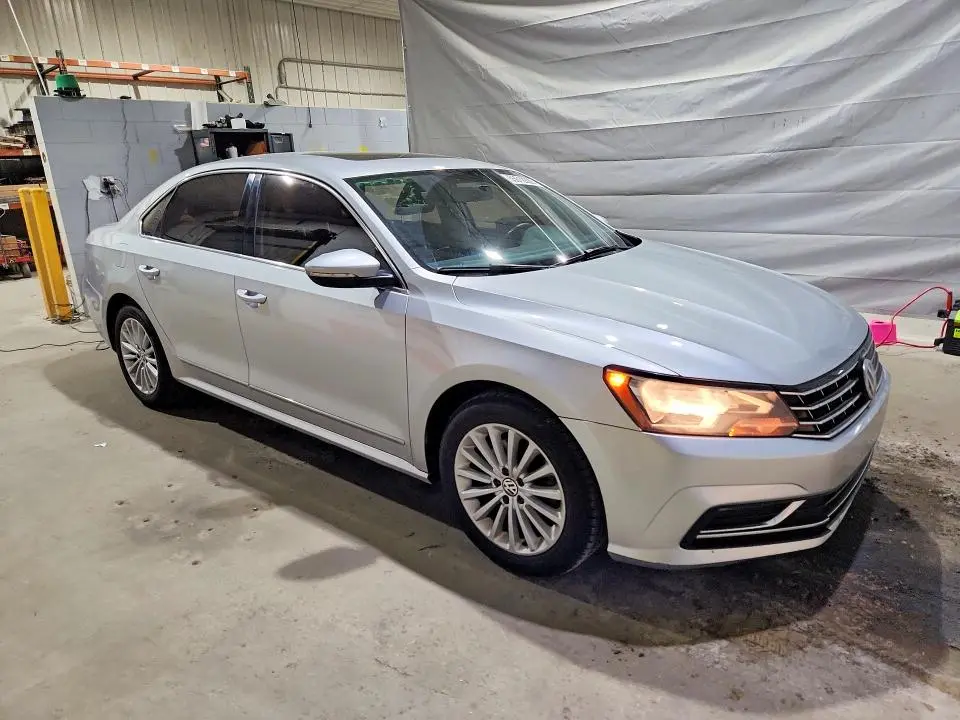 2017 VOLKSWAGEN PASSAT SE  