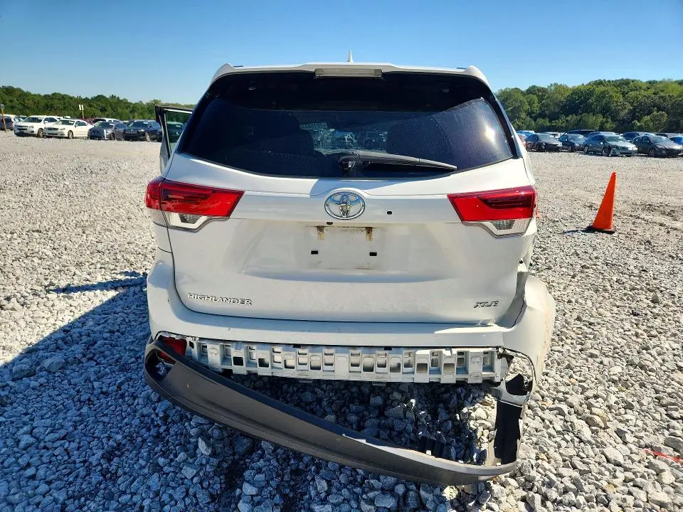 2019 TOYOTA HIGHLANDER XLE  