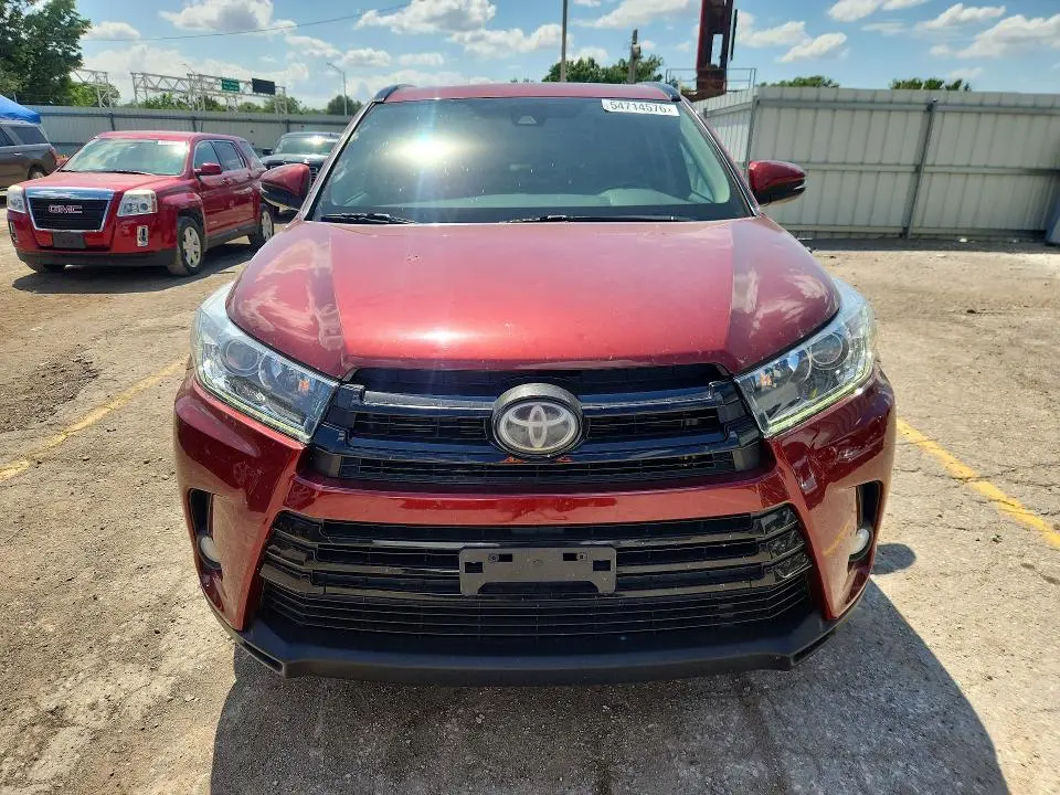 2017 TOYOTA HIGHLANDER SE  