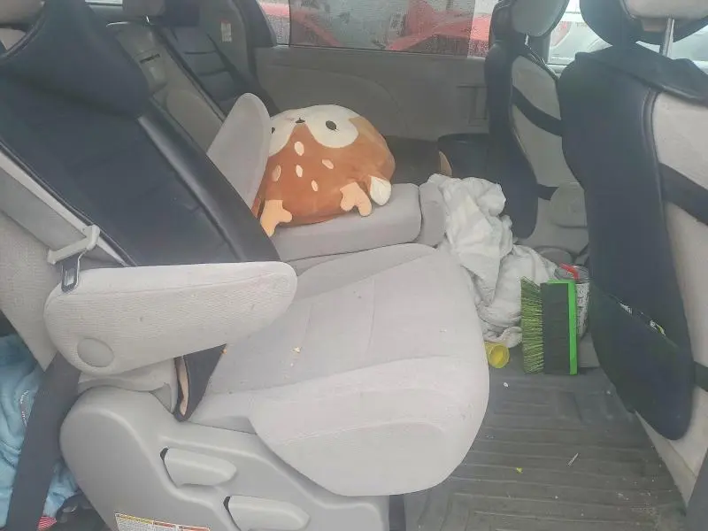 2017 TOYOTA SIENNA LE  