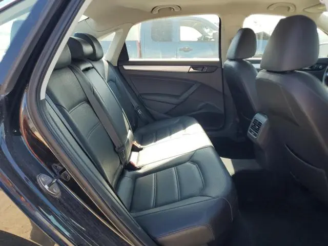 2013 VOLKSWAGEN PASSAT SE  