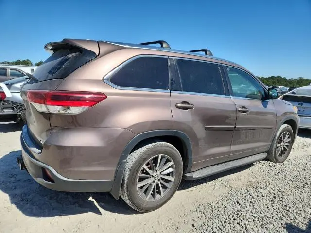 2017 TOYOTA HIGHLANDER SE  