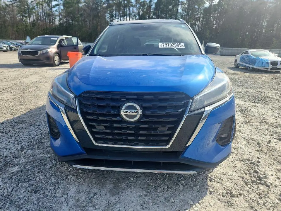 2021 NISSAN KICKS SR  