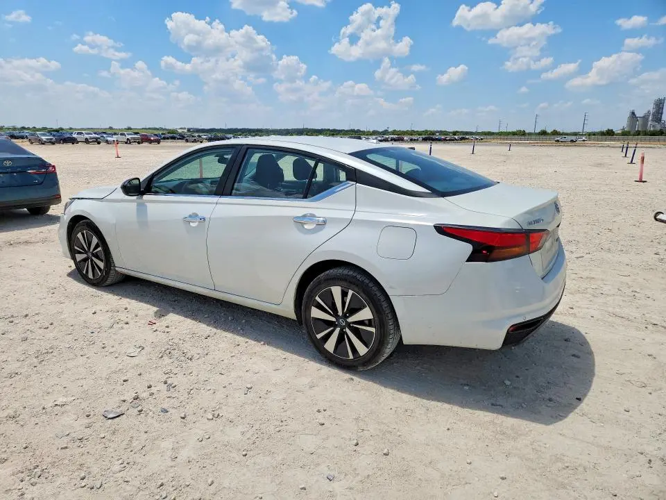 2022 NISSAN ALTIMA SV  