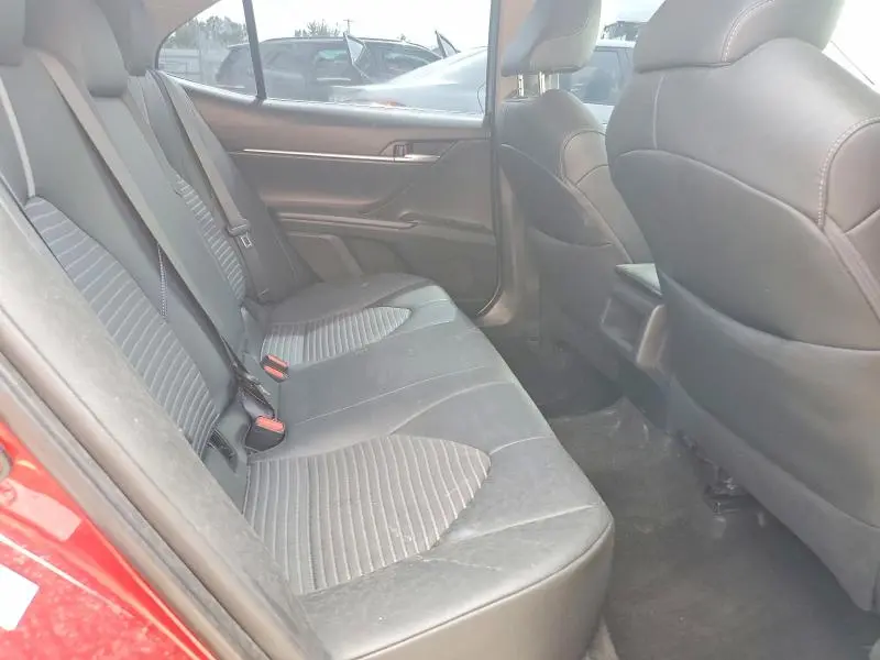 2018 TOYOTA CAMRY SE  