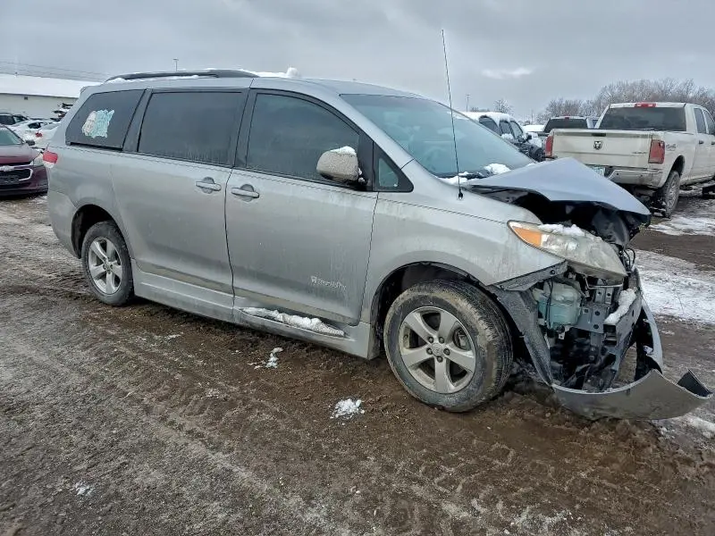 2013 TOYOTA SIENNA LE  