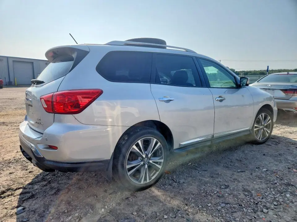 2017 NISSAN PATHFINDER PLATINUM  