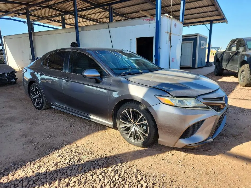 2018 TOYOTA CAMRY SE  