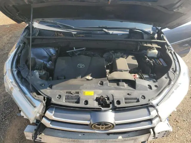 2018 TOYOTA HIGHLANDER LE