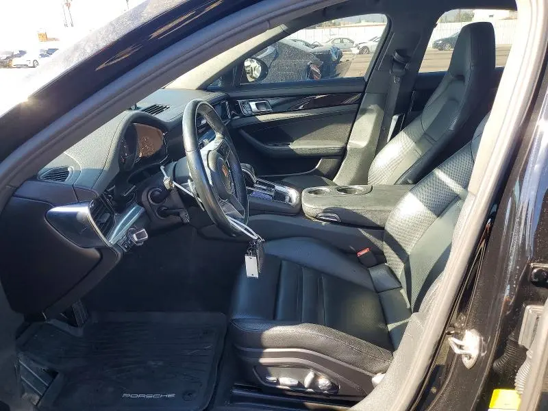 2017 PORSCHE PANAMERA 2  