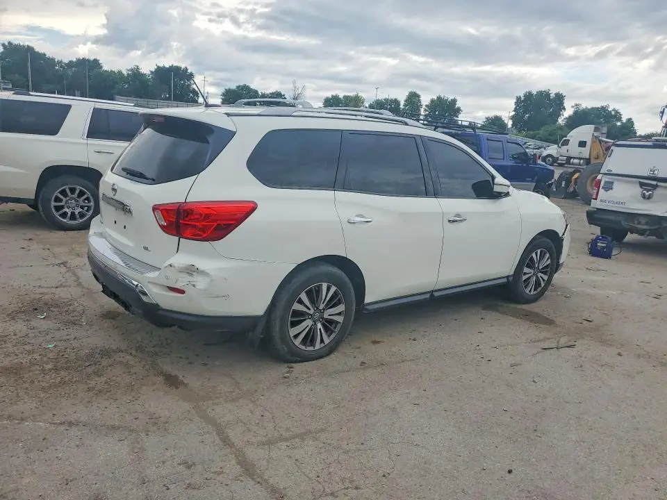 2017 NISSAN PATHFINDER SL  