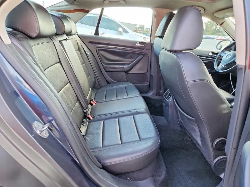 2010 VOLKSWAGEN JETTA   