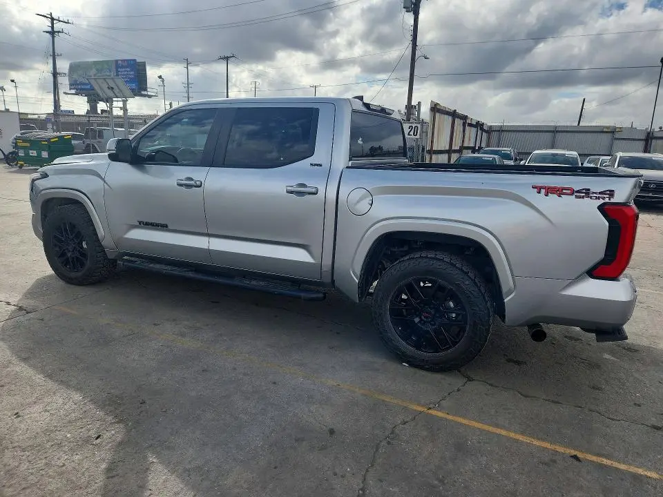2024 TOYOTA TUNDRA SR5  