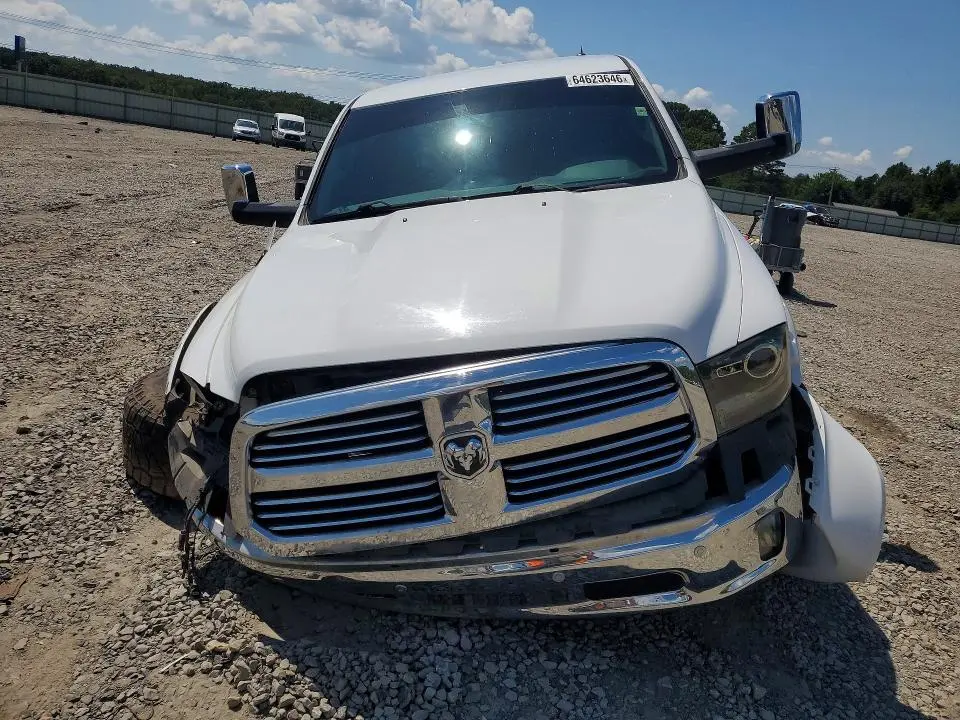 2017 RAM 1500 SLT  