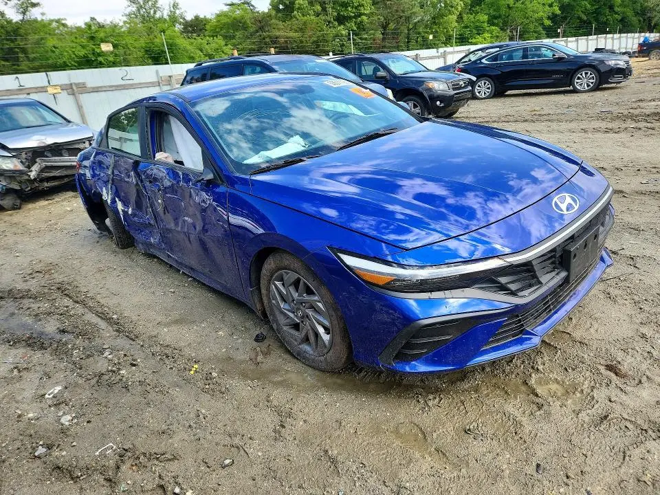 2024 HYUNDAI ELANTRA SEL  