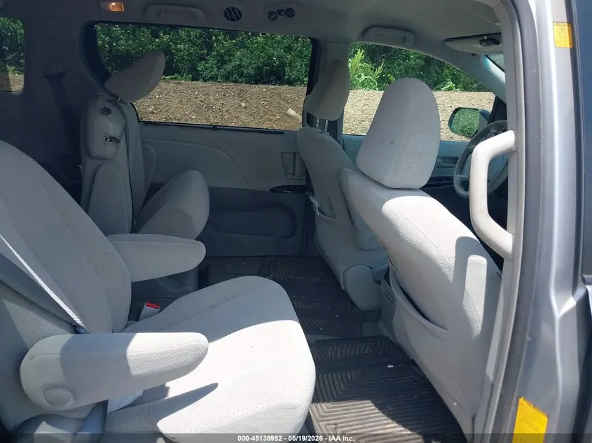 2012 TOYOTA SIENNA LE V6 8 PASSENGER