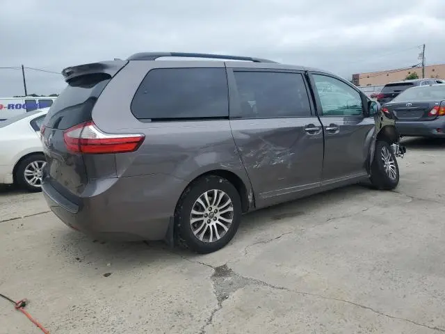 2019 TOYOTA SIENNA XLE  