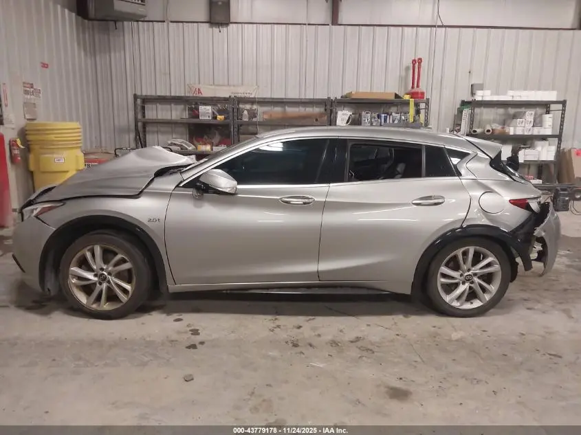 2018 INFINITI QX30 LUXURY