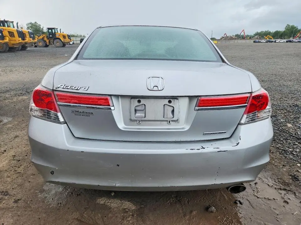 2011 HONDA ACCORD SE  
