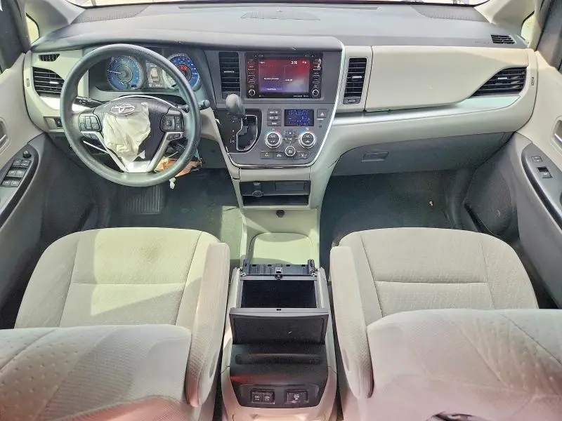 2019 TOYOTA SIENNA LE  