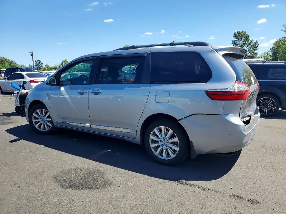 2017 TOYOTA SIENNA LE  