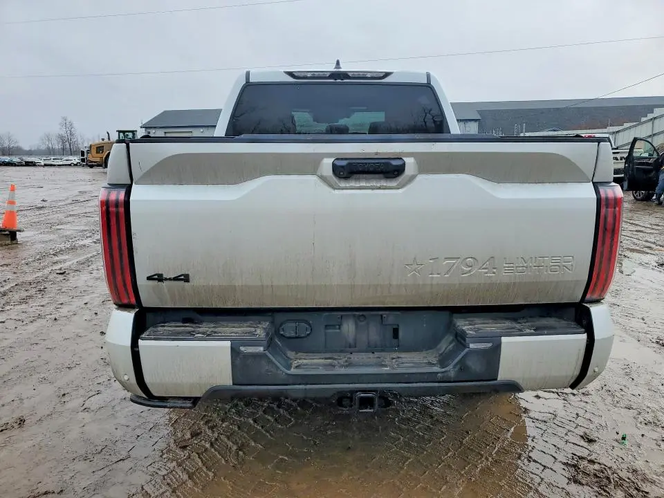 2024 TOYOTA TUNDRA CREWMAX LIMITED  