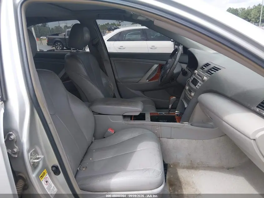 2011 TOYOTA CAMRY XLE V6