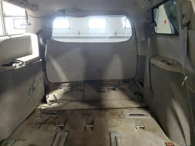 2012 TOYOTA SIENNA LE