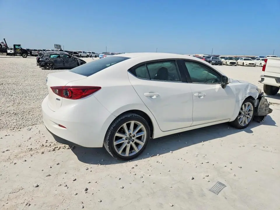 2017 MAZDA 3 TOURING  
