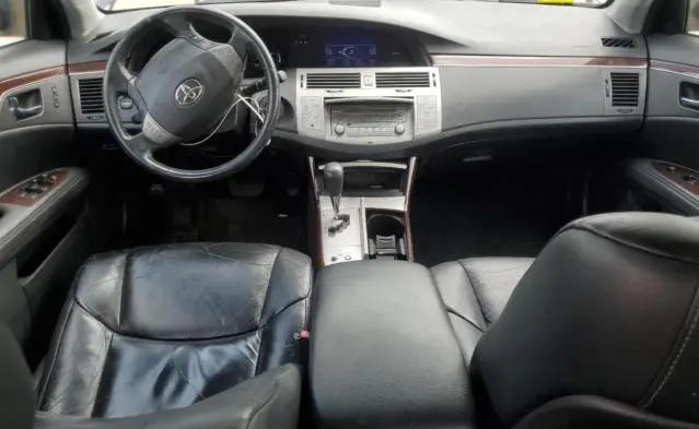 2010 TOYOTA AVALON XL  