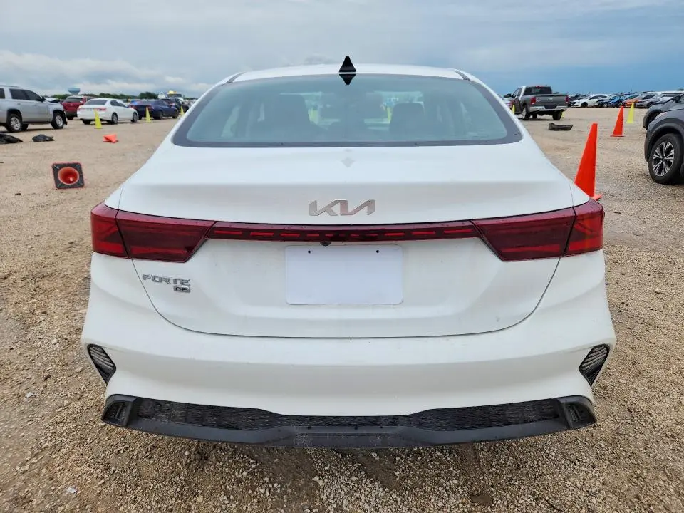 2024 KIA FORTE LX  