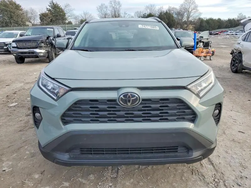 2021 TOYOTA RAV4 XLE  