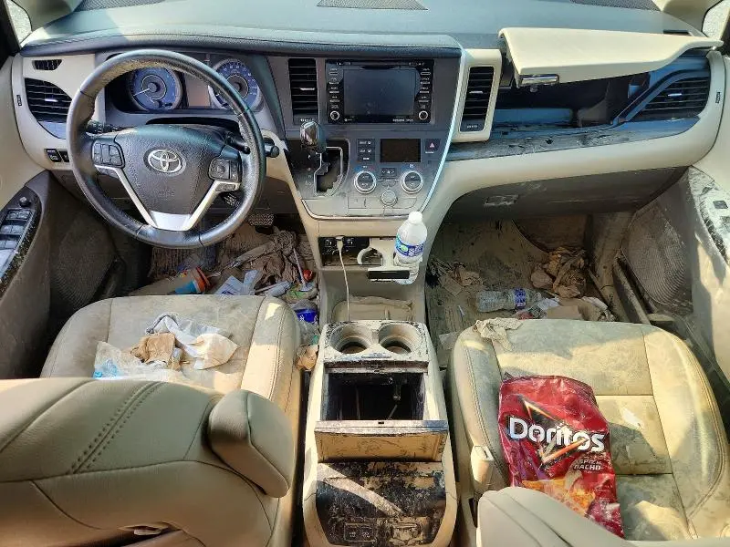 2020 TOYOTA SIENNA XLE 8-PASSENGER  