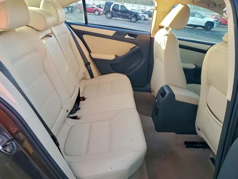 2012 VOLKSWAGEN JETTA SE  