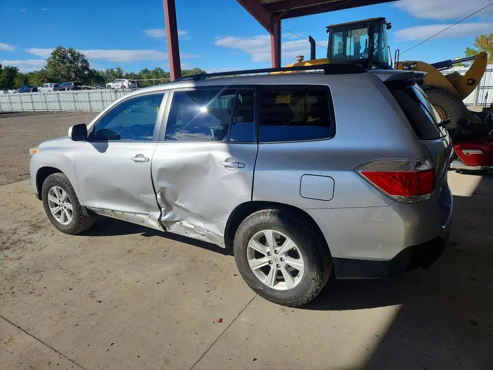 2012 TOYOTA HIGHLANDER SE  