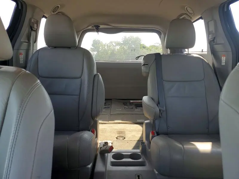 2017 TOYOTA SIENNA XLE 8-PASSENGER  