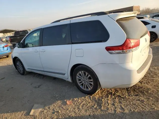 2011 TOYOTA SIENNA   