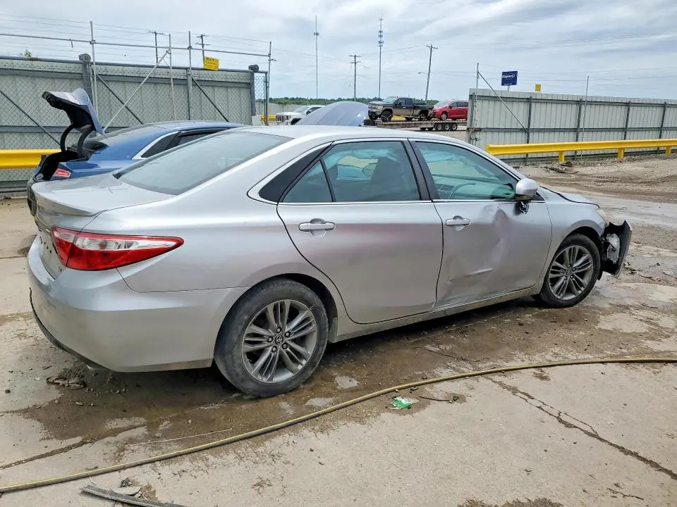 2016 TOYOTA CAMRY SE  