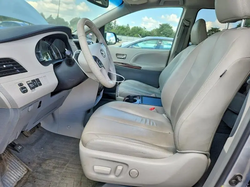 2013 TOYOTA SIENNA XLE 8-PASSENGER  