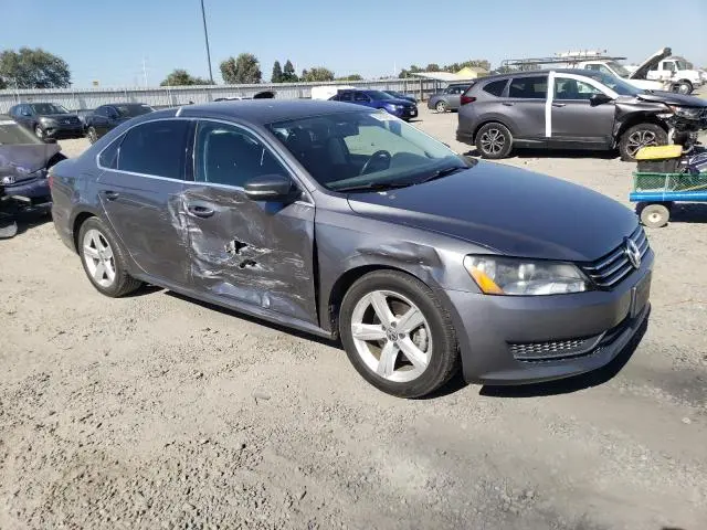 2013 VOLKSWAGEN PASSAT SE  