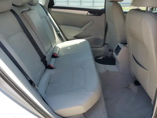 2013 VOLKSWAGEN PASSAT SE  