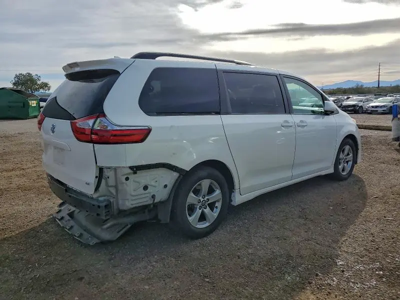 2018 TOYOTA SIENNA LE  