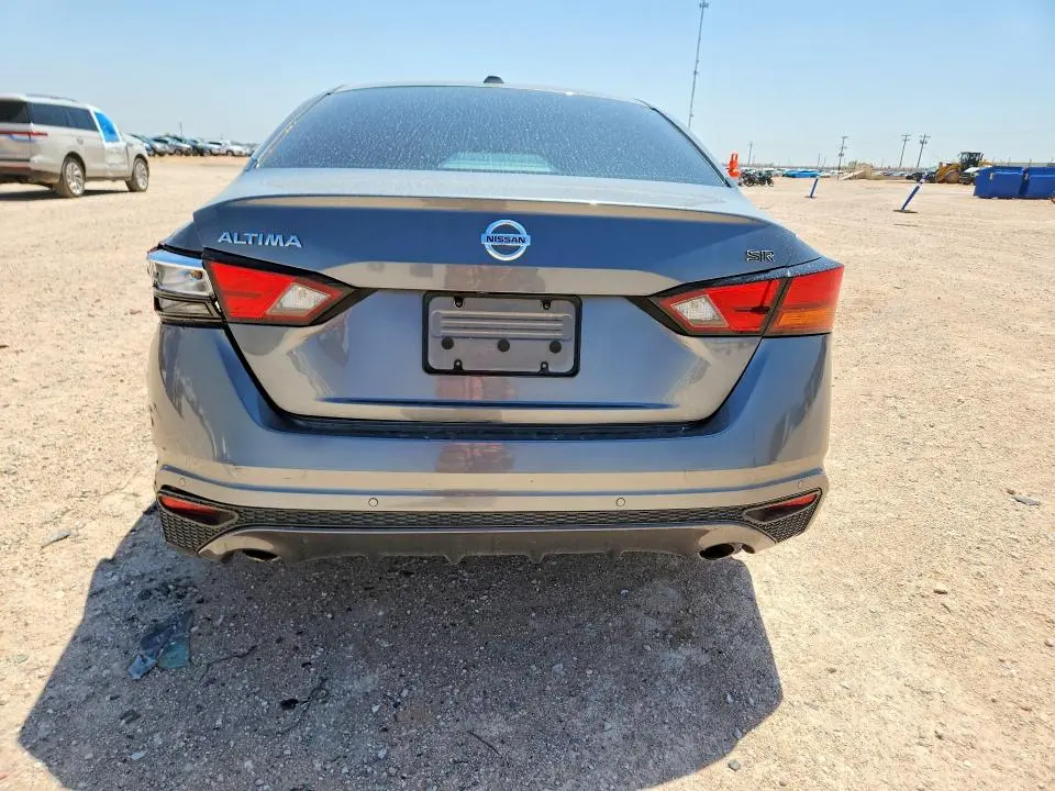 2022 NISSAN ALTIMA SR  