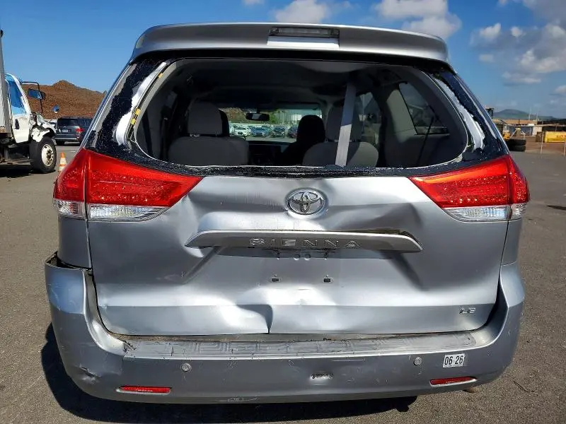 2011 TOYOTA SIENNA LE  