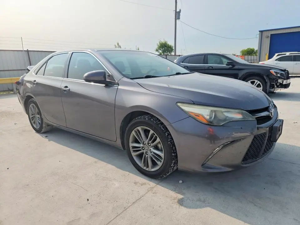 2015 TOYOTA CAMRY SE  