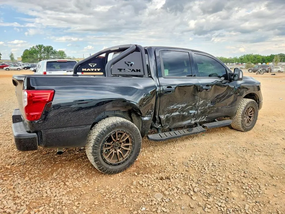 2024 NISSAN TITAN SV  