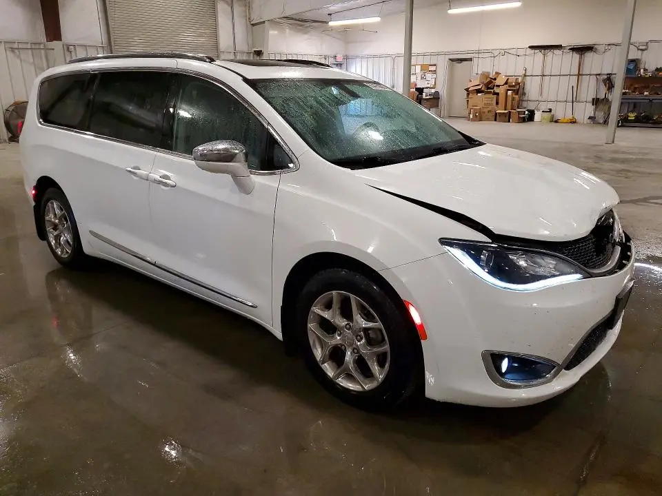 2017 CHRYSLER PACIFICA LIMITED  