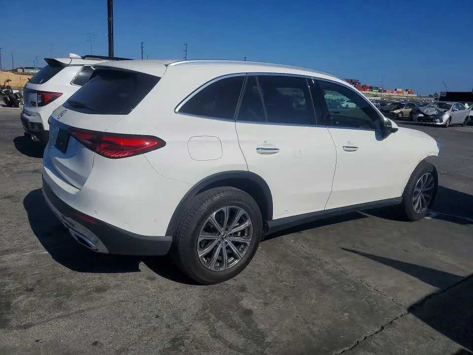 2025 MERCEDES-BENZ GLC 300  